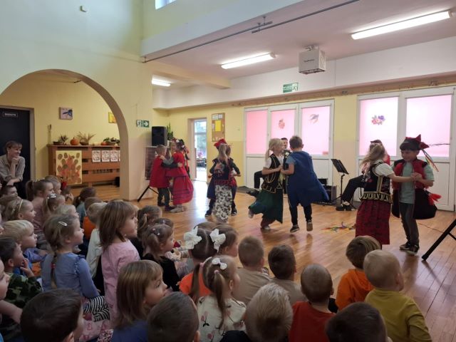 dzieci tancza oberka